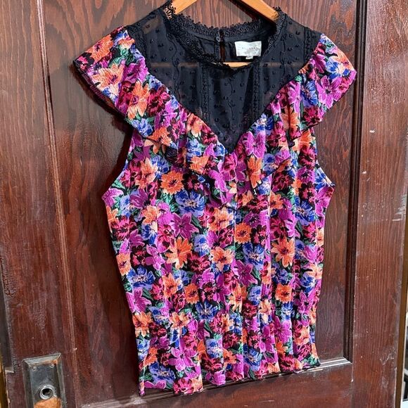 MELLODAY Vibrant Floral Blouse with Black Sheer Neckline - Picture 5 of 8